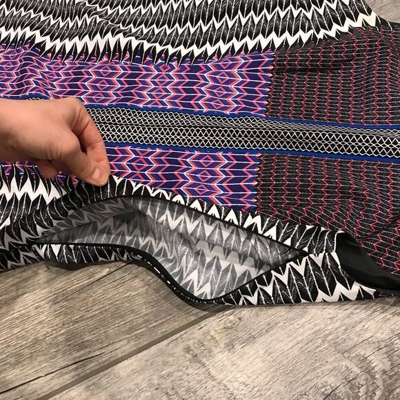 Cute fitted sleeveless dress - Picture 6 of 11